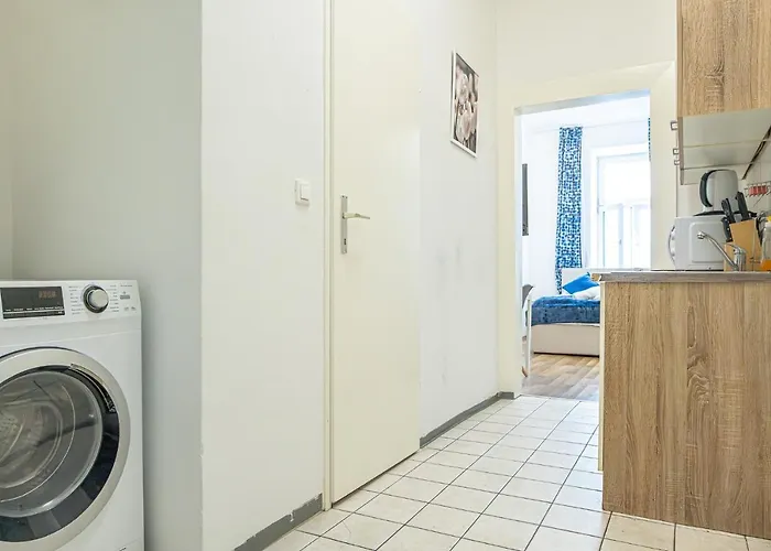 Modern Comforts: Chic Centrally Located Διαμέρισμα